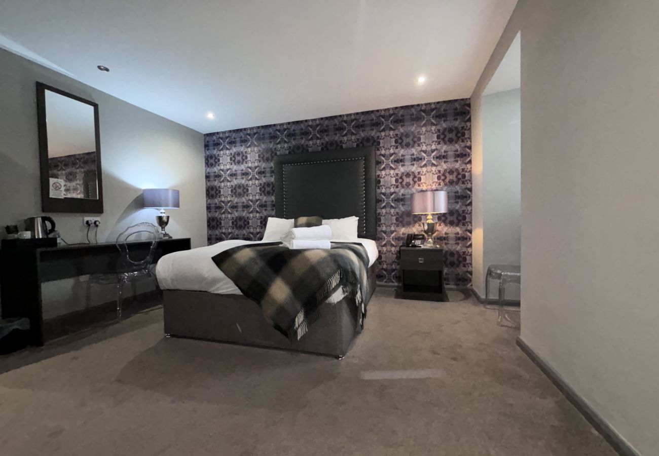 richmond-park-hotel-superior-double-bedroom-bo'ness