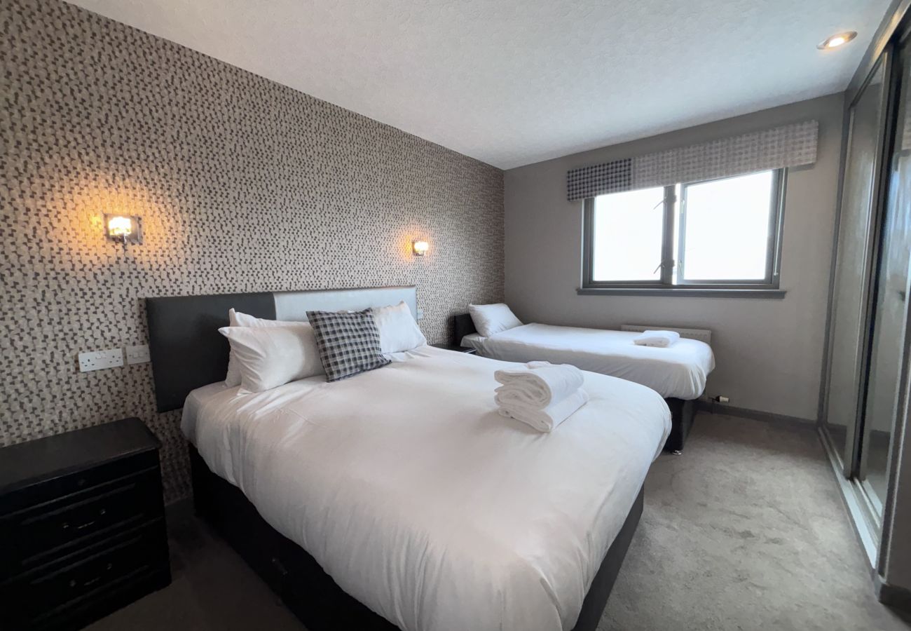 Family Treble Room at Richmond Park Hotel Bo'ness featuring a king and single bed, perfect for a family of three.