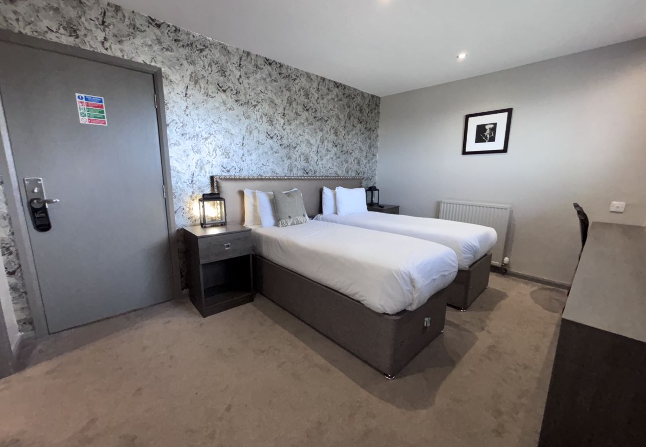 Rent by room in Bo'ness - Superior Twin - Richmond Park Hotel