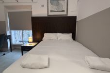 Rent by room in Edinburgh - The Maitland - Triple Room