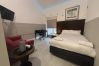 Rent by room in Edinburgh - The Maitland - Triple Room