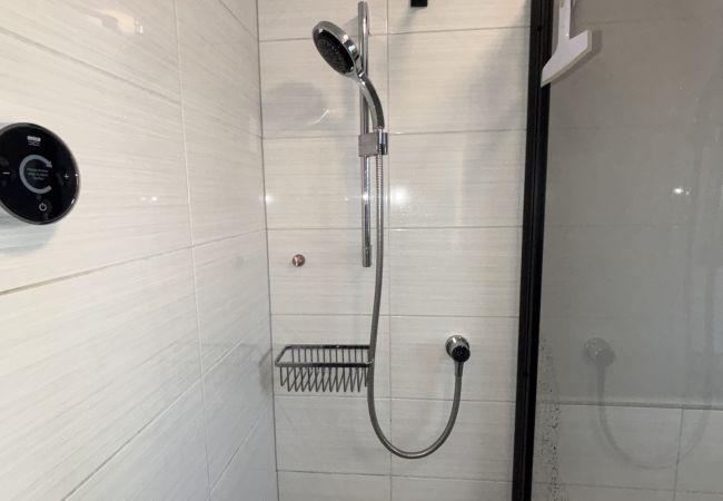 Rent by room in Edinburgh - The Maitland Quad Room