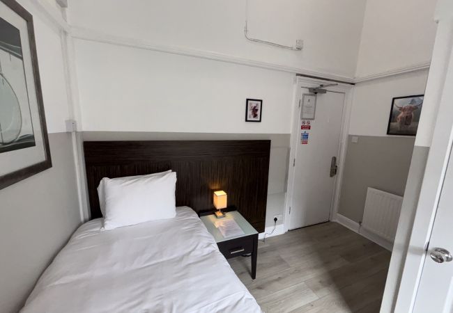 Rent by room in Edinburgh - Maitland Quad Room Mezz Private Bathroom