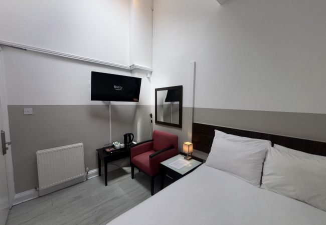 Rent by room in Edinburgh - Maitland Rooms Budget Double Bedroom